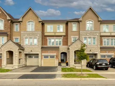 Att/Row/Townhouse in Brampton