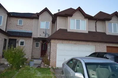 Att/Row/Townhouse in Brampton