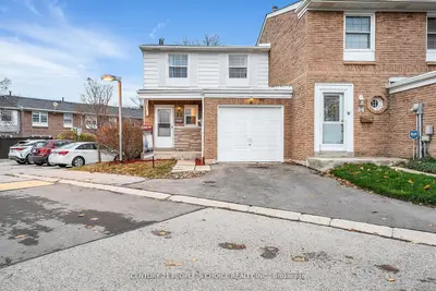 Condo Townhouse in Mississauga
