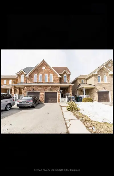 Att/Row/Townhouse in Brampton