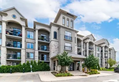 Condo Apartment in Milton