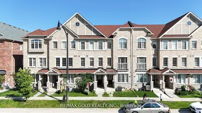 Att/Row/Townhouse in Brampton
