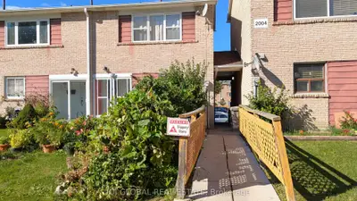 Condo Townhouse in Toronto