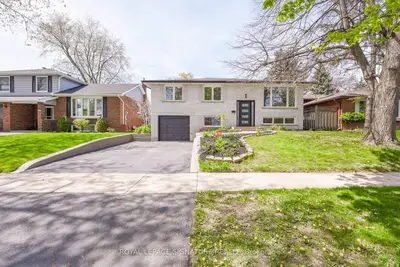 Detached in Burlington