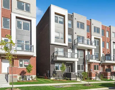 Att/Row/Townhouse in Toronto