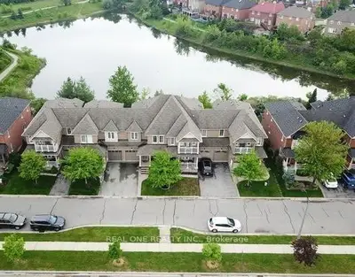 Att/Row/Townhouse in Oakville