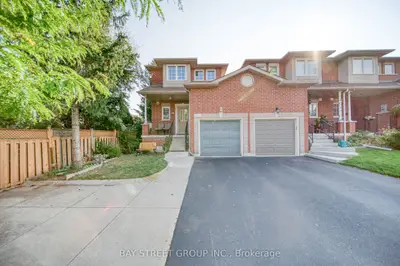Att/Row/Townhouse in Oakville