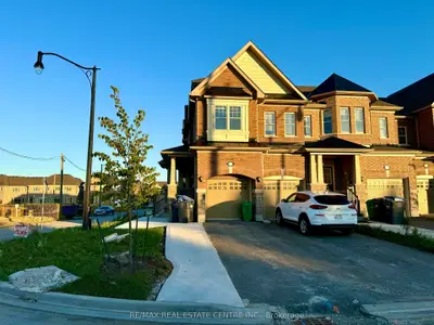 Att/Row/Townhouse in Brampton