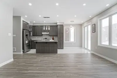 Att/Row/Townhouse in Brampton