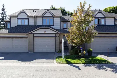 Condo Townhouse in Mississauga