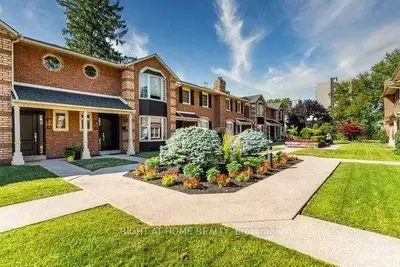 Condo Townhouse in Burlington