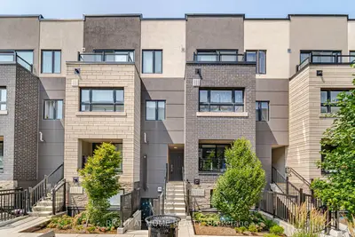 Condo Townhouse in Burlington