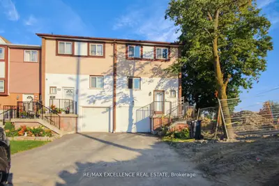 Condo Townhouse in Brampton