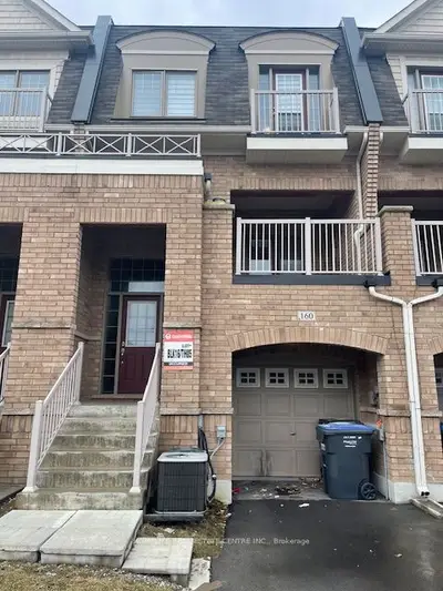 Att/Row/Townhouse in Brampton