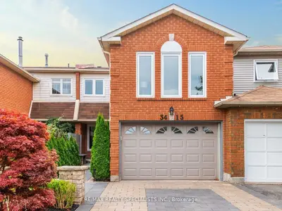 Att/Row/Townhouse in Mississauga