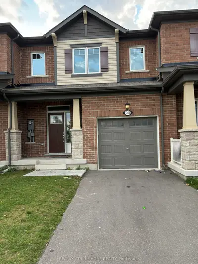 Att/Row/Townhouse in Milton