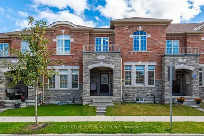 Att/Row/Townhouse in Milton