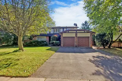 Detached in Oakville