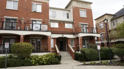 Condo Townhouse in Oakville