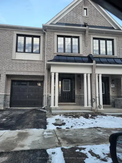 Att/Row/Townhouse in Milton