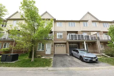 Att/Row/Townhouse in Milton