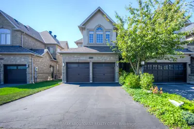 Att/Row/Townhouse in Oakville
