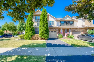 Att/Row/Townhouse in Burlington