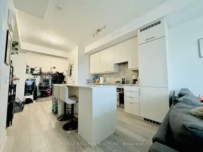 36 Elm Drive 1906, Mississauga, On L5b 0n3