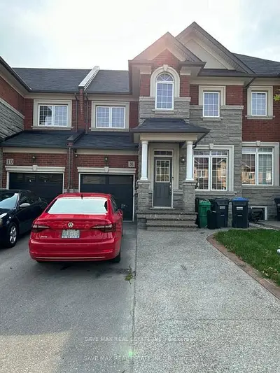 Att/Row/Townhouse in Brampton