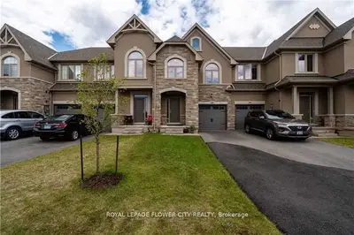 Att/Row/Townhouse in Oakville