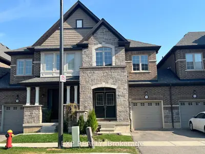 Att/Row/Townhouse in Milton