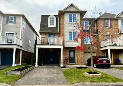 Att/Row/Townhouse in Milton
