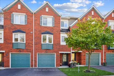 Condo Townhouse in Oakville