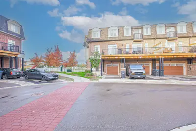 Att/Row/Townhouse in Brampton