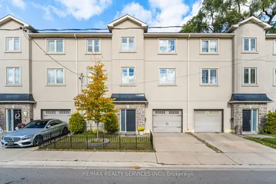 Att/Row/Townhouse in Toronto