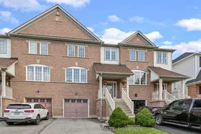 Att/Row/Townhouse in Milton