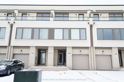 Att/Row/Townhouse in Oakville