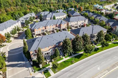 Condo Townhouse in Oakville