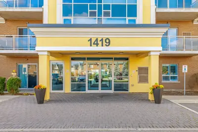 Condo Apartment in Milton