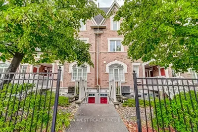 Condo Townhouse in Mississauga