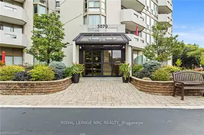 Condo Apartment in Burlington