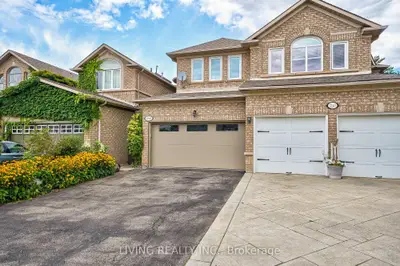 Att/Row/Townhouse in Oakville