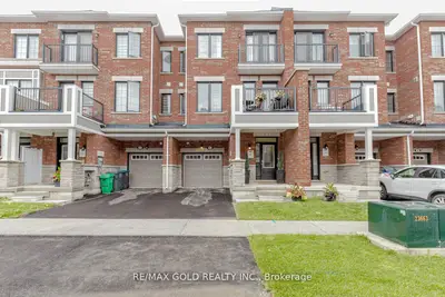 Att/Row/Townhouse in Brampton