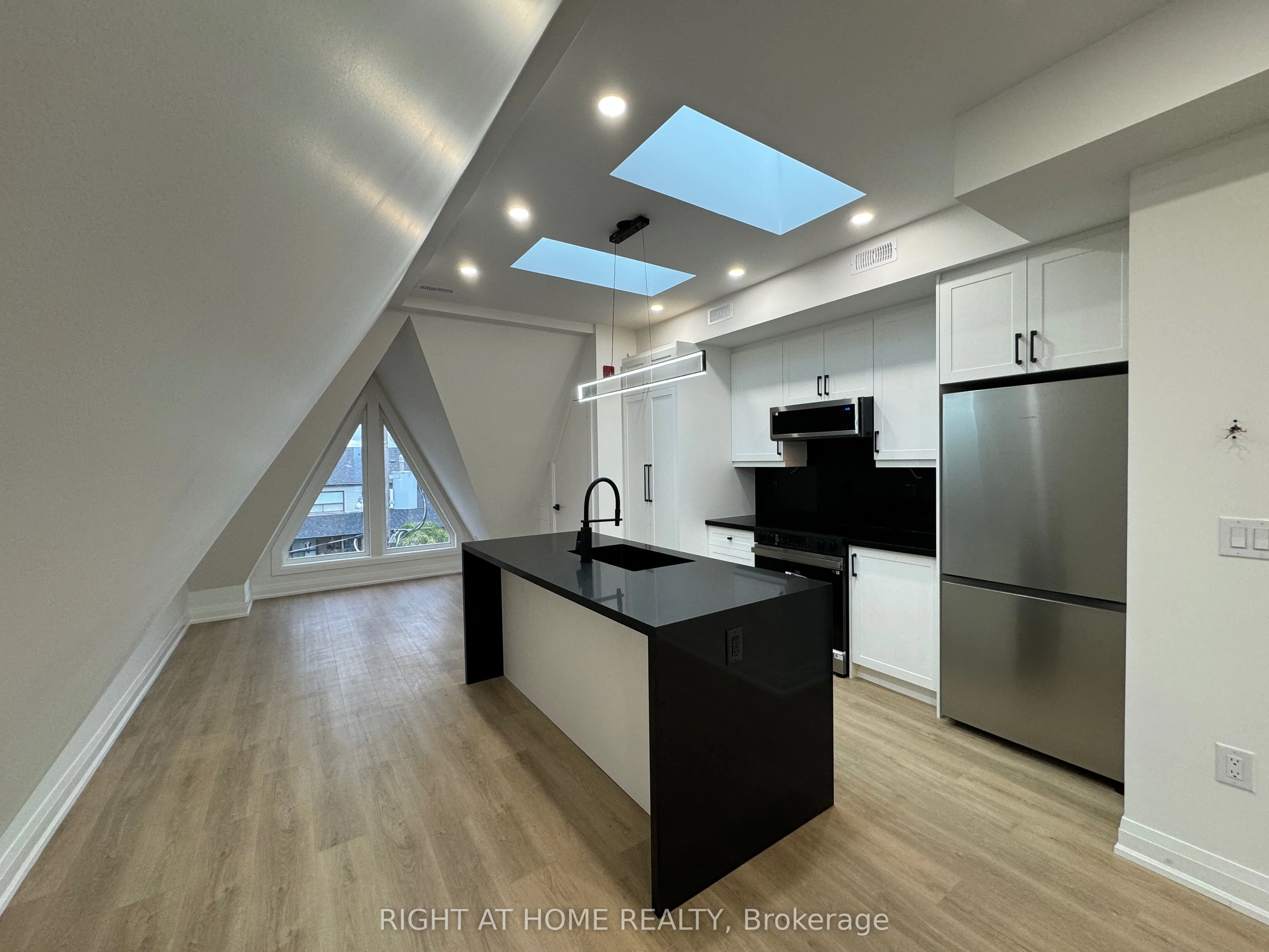 55 Innes Avenue Unit 4, Toronto W03, On M6e 1n1