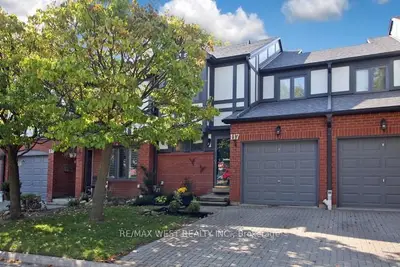 Condo Townhouse in Mississauga