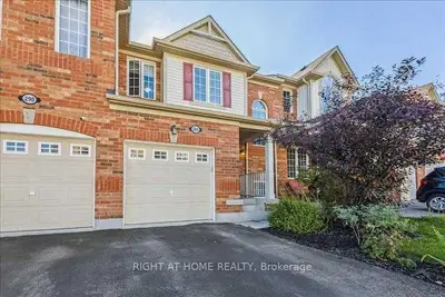 Att/Row/Townhouse in Milton