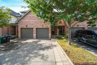 Condo Townhouse in Mississauga