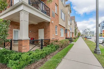 Condo Townhouse in Oakville