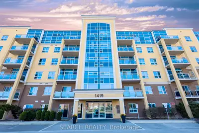 Condo Apartment in Milton