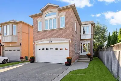 Detached in Burlington